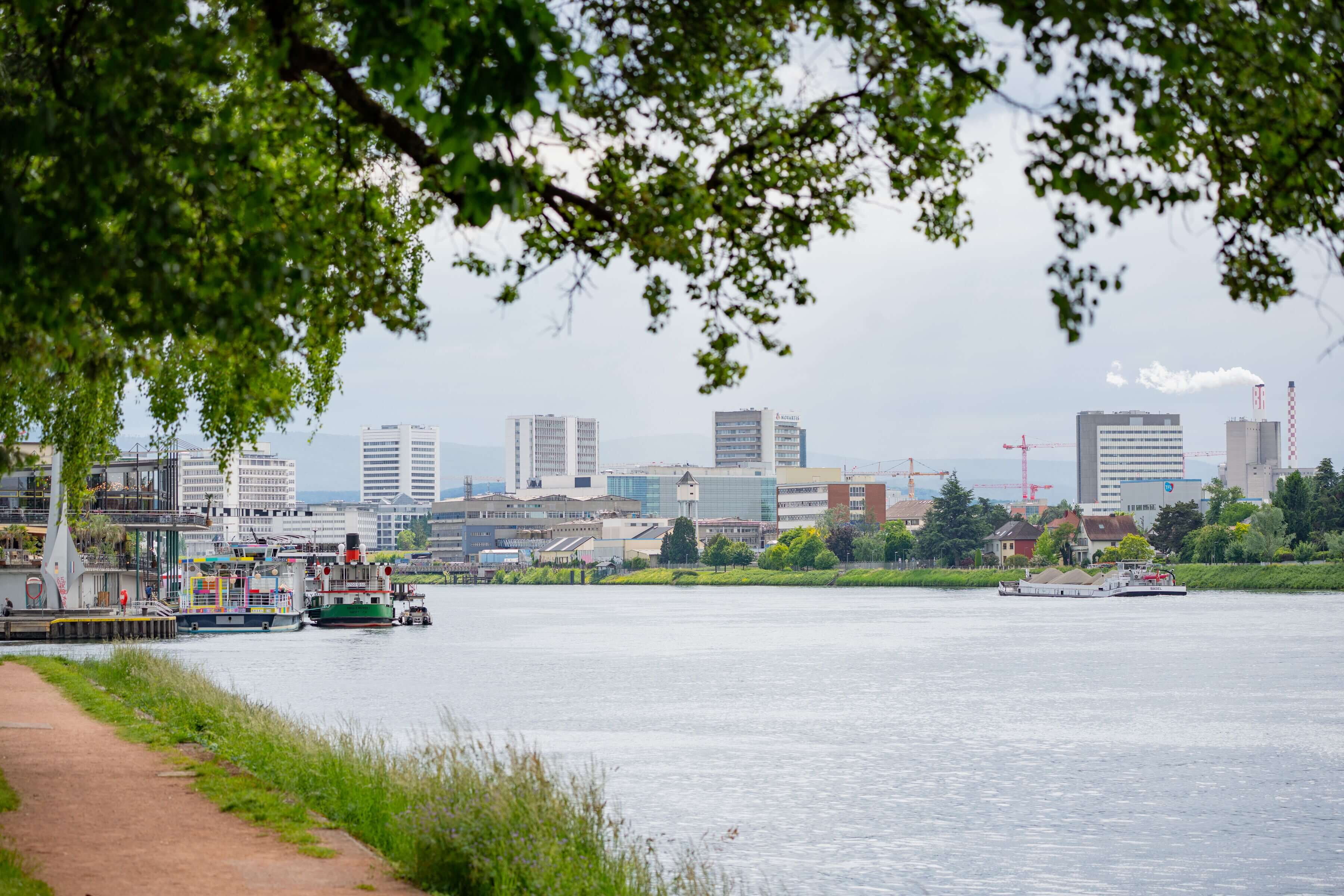 Vue sur la jonction des trois pays, le port rhénan de Bâle et Huningue ©Julien Kauffmann / Eurodistrict Trinational de Bâle
